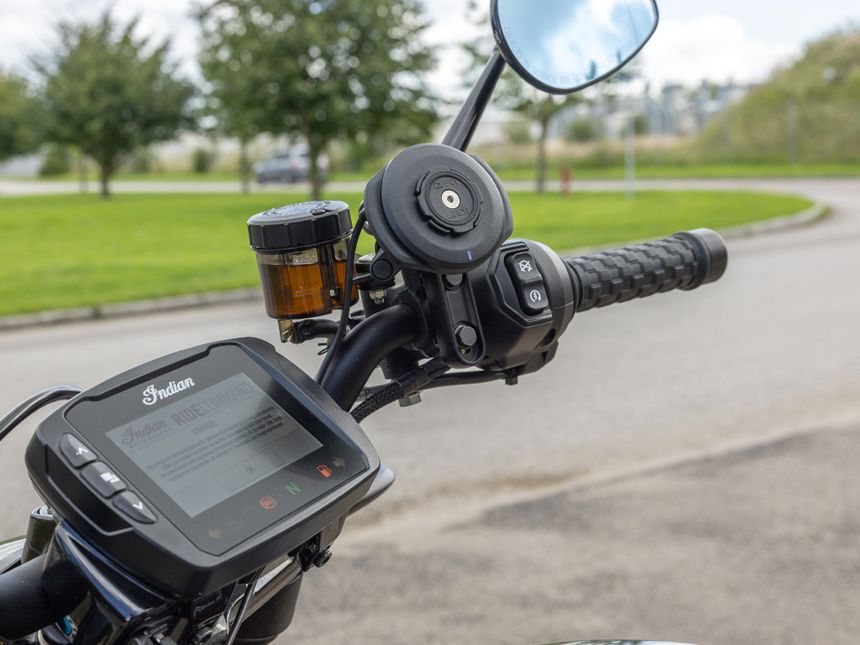 Quad Lock من كواد لوك Brake/Clutch Mount حامل جوال بقاعدة جانبية - BOOST BOX PERFORMANCE Quad LockQLM - CLH