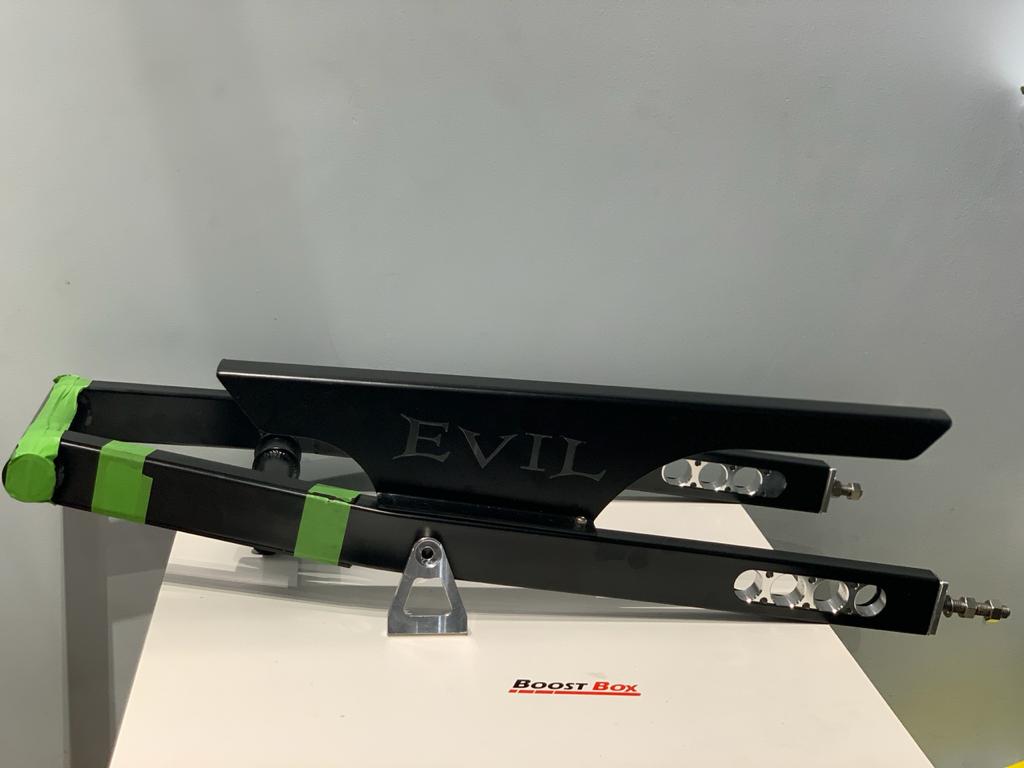 GSX - R 1000 09 - 16 EVIL إيفل SWINGARMS عضوة خلفية 2 - 6 إينش - BOOST BOX PERFORMANCE EVIL SWINGARMSEVIL - GSXR1K09